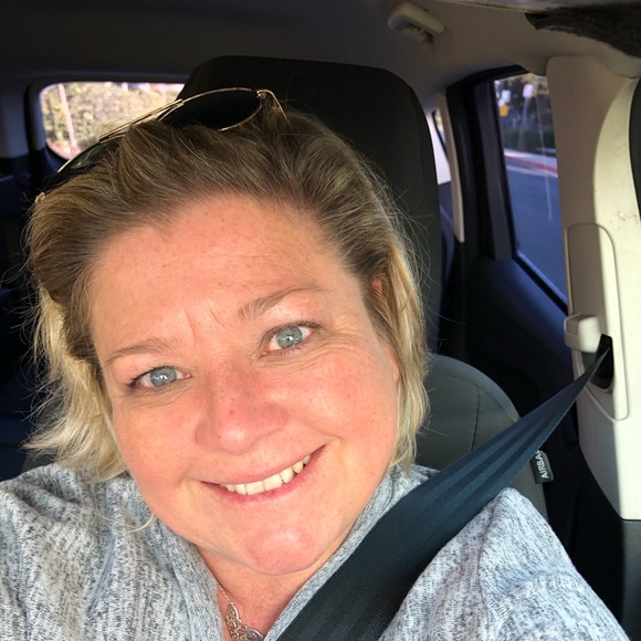 Meet your Posher, Gina 🍀 - Picture 1 of 3